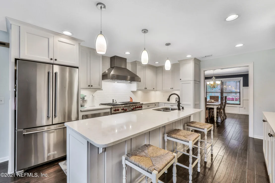 Photo of 405 OAK Drive S