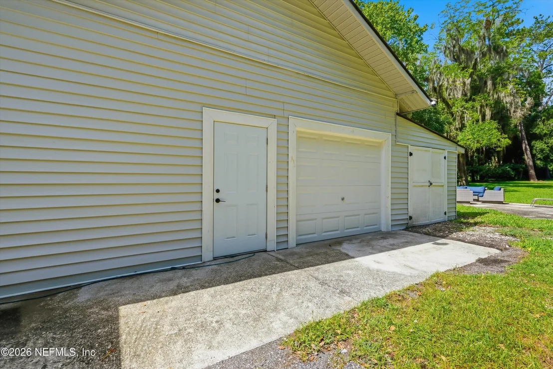 Photo of 1434 RIVER Road