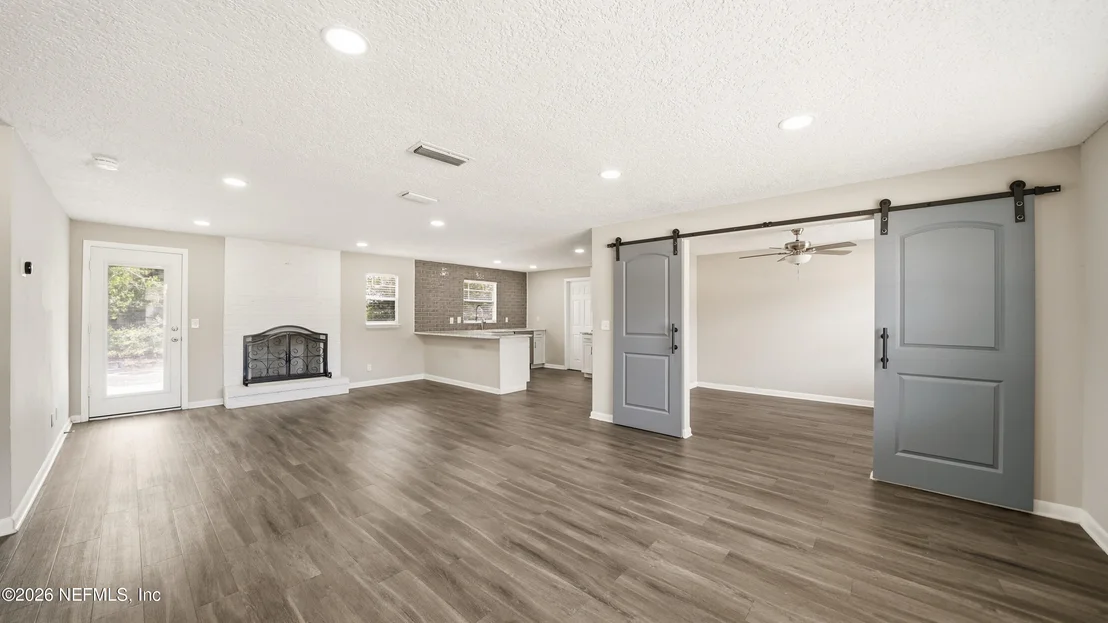 Photo of 586 MADEIRA Drive