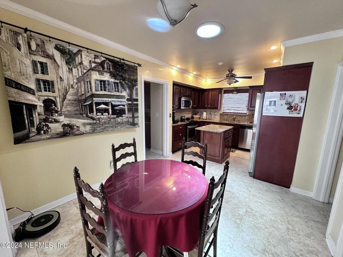 Photo of 1283 HARBOR OAKS Road