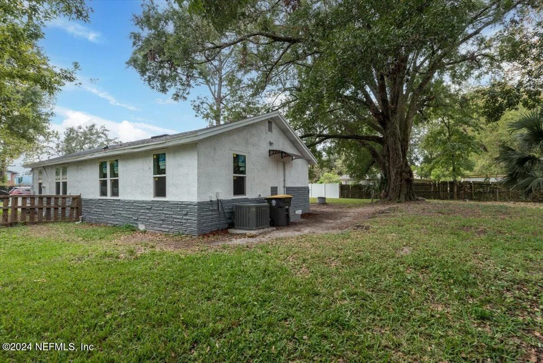 Photo of 4029 EDISON Avenue