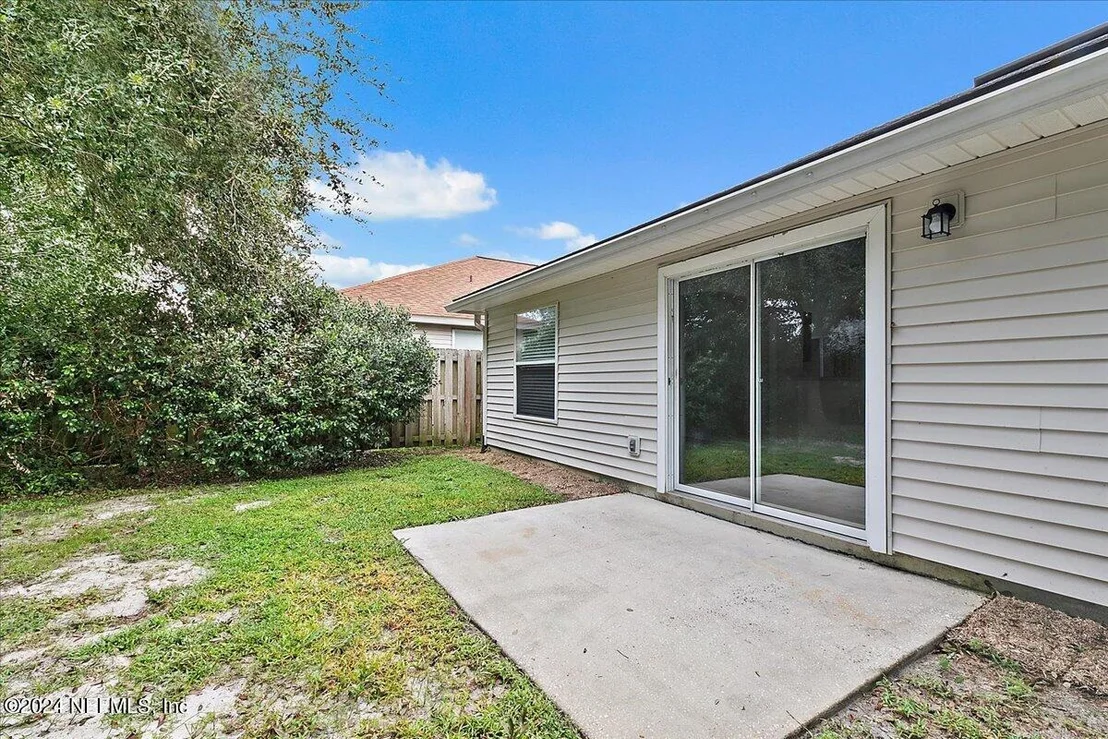 Photo of 1221 MACLAREN Street