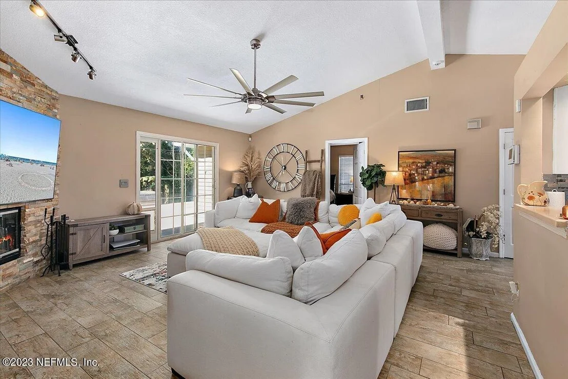 Photo of 910 LONG LAKE Drive