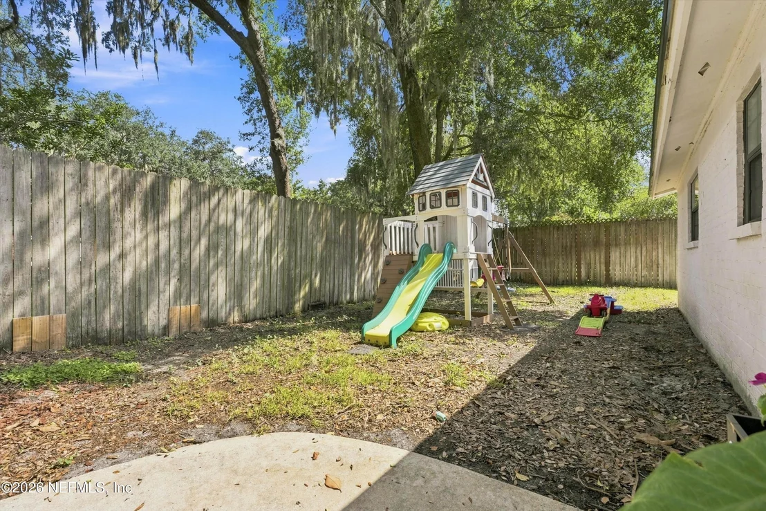 Photo of 1347 REDBUD Lane