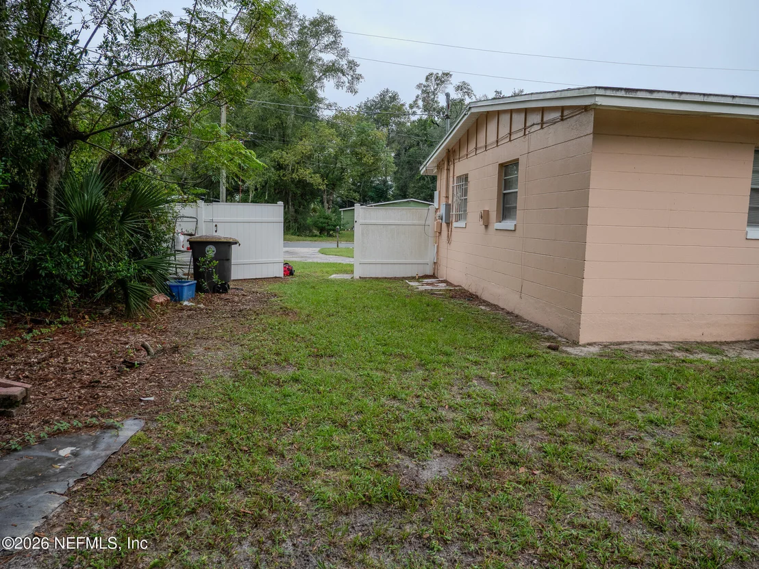 Photo of 8513 OAK LEAF Road