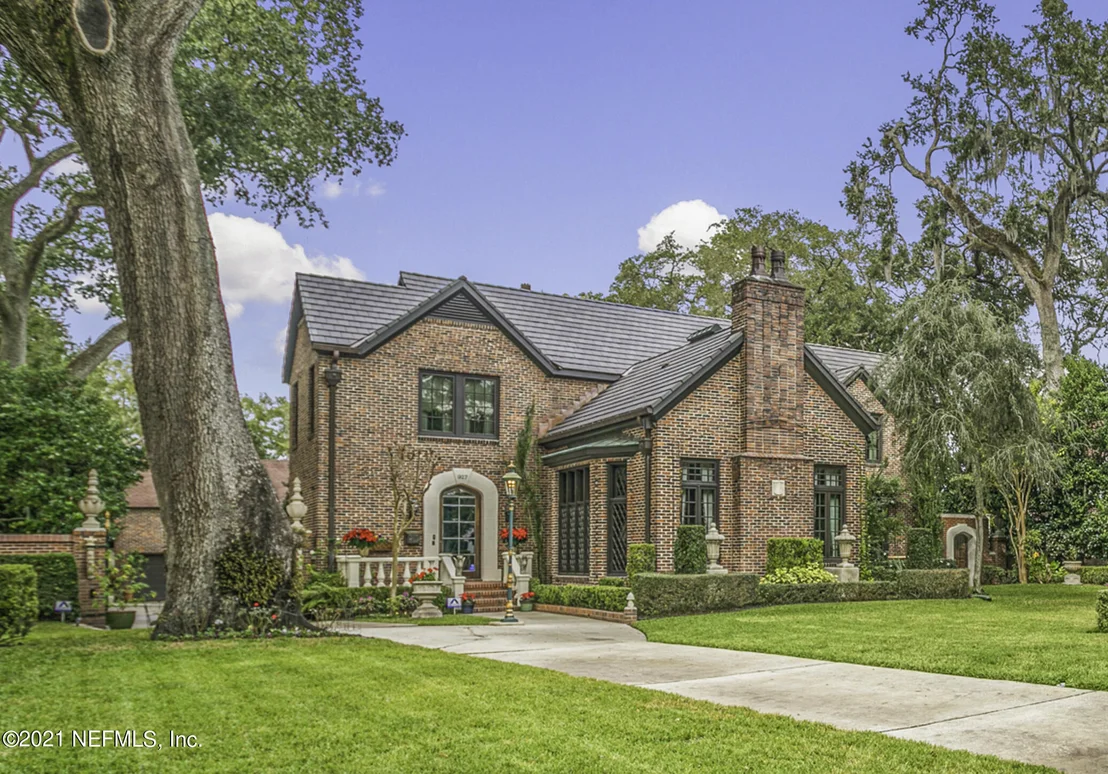 Photo of 927 ARBOR Lane