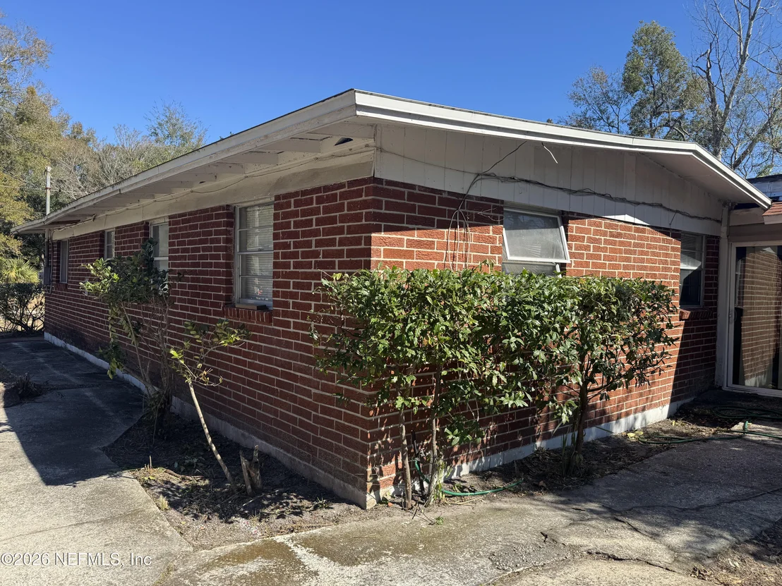 Photo of 2560 ROBERT Street