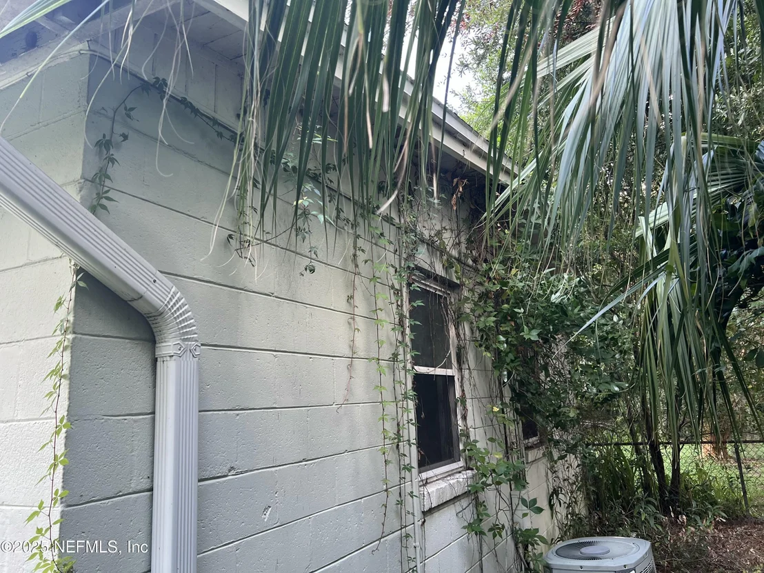 Photo of 205 SPRING FOREST Avenue