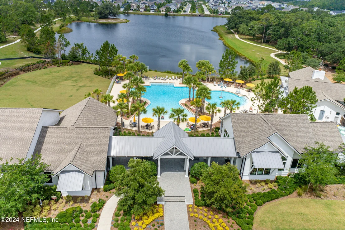Photo of 674 FARMFIELD Drive