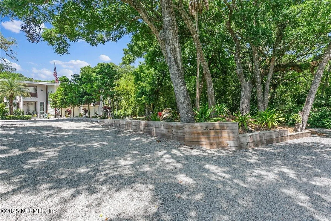 Photo of 2446 SEMINOLE Road