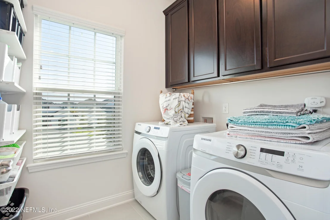 Photo of 814 SILVER PINE Drive