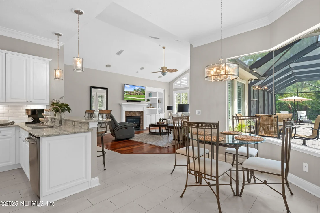Photo of 389 SUMMERSET Drive