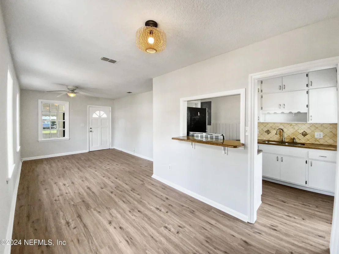 Photo of 2959 COLLIER Avenue