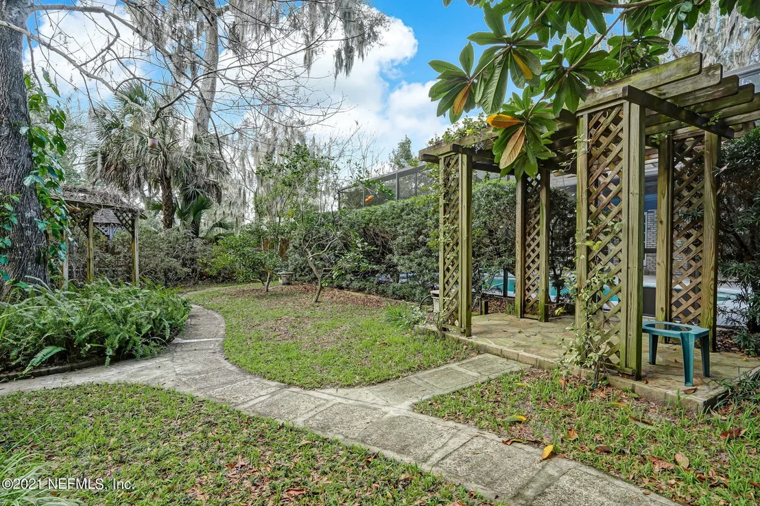 Photo of 11432 RIVER KNOLL Drive