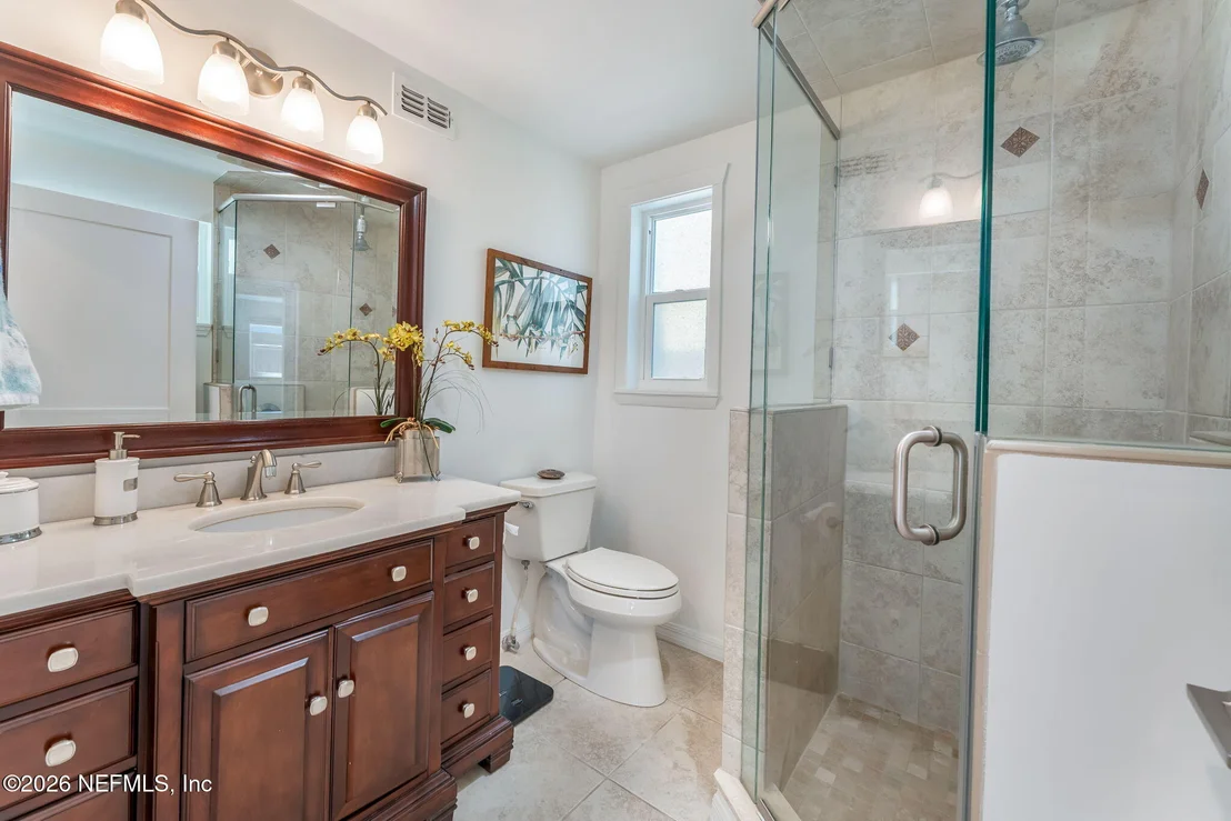 Photo of 1242 BEACH Avenue