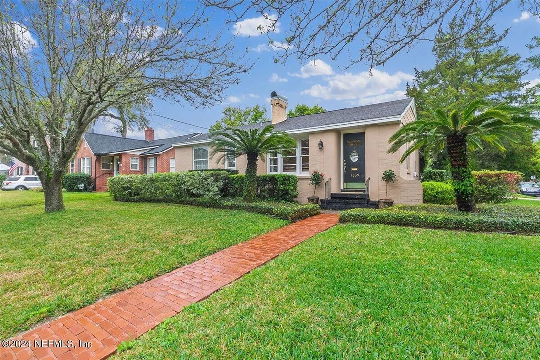 Photo of 1639 AVOCA Place