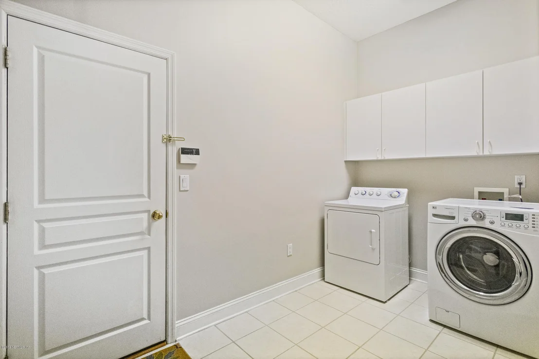 Photo of 821 EAGLE POINT Drive
