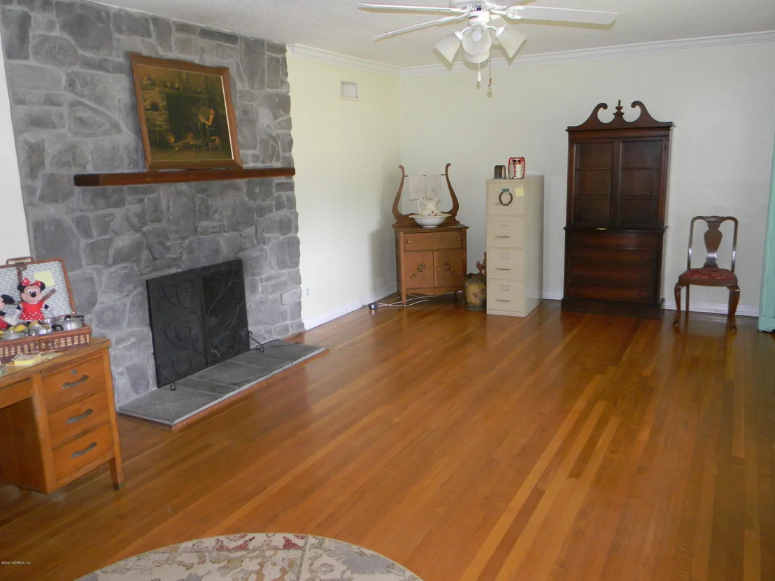 Photo of 1433 HARBOR OAKS Road