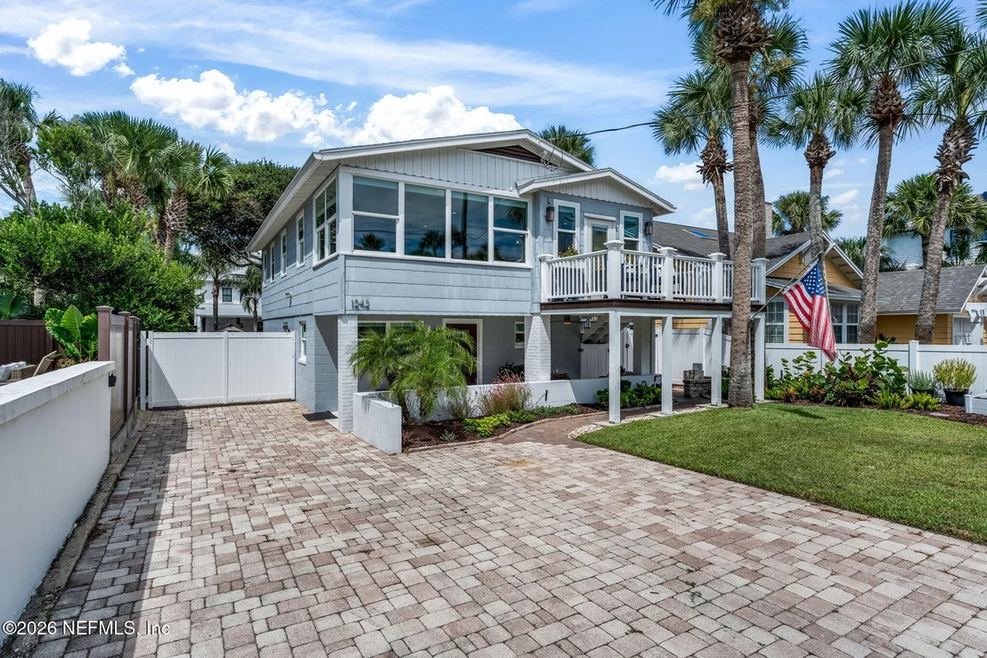 Photo of 1242 BEACH Avenue
