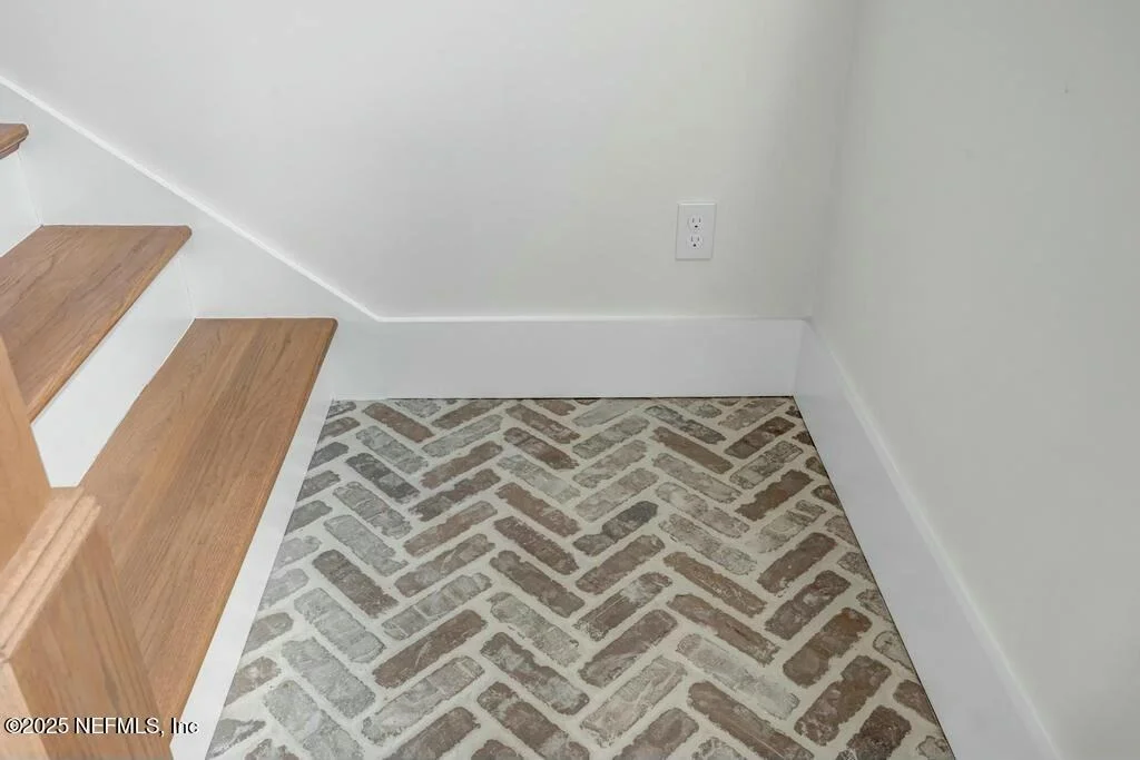 Photo of 568 A1A N