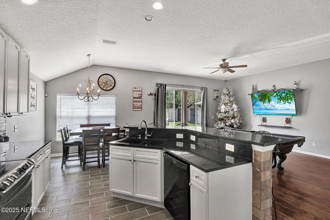 Photo of 1709 WINDOVER Place