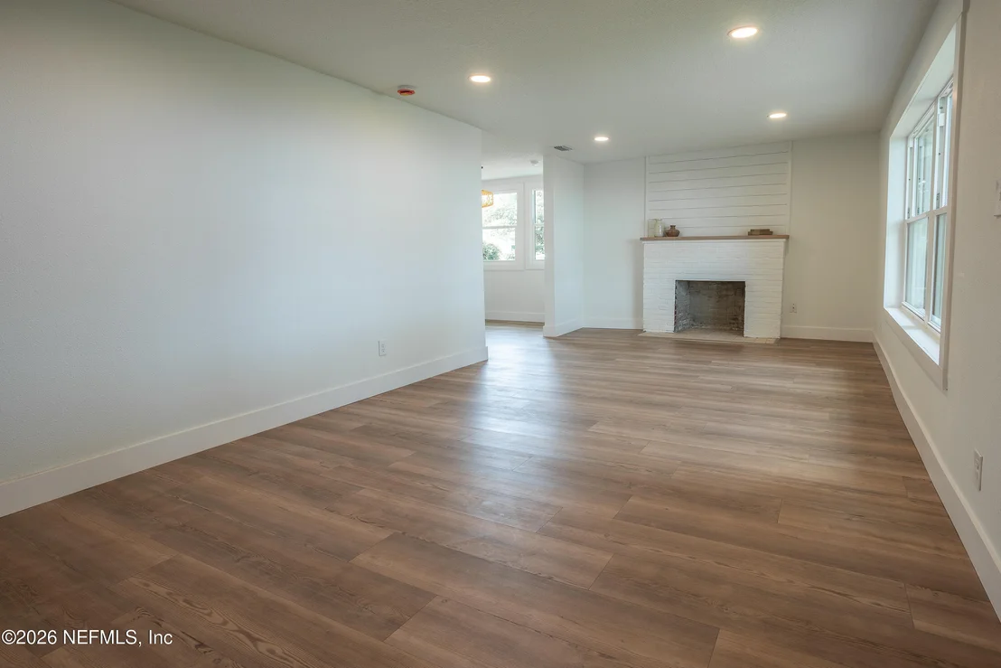 Photo of 1024 RIVER Road