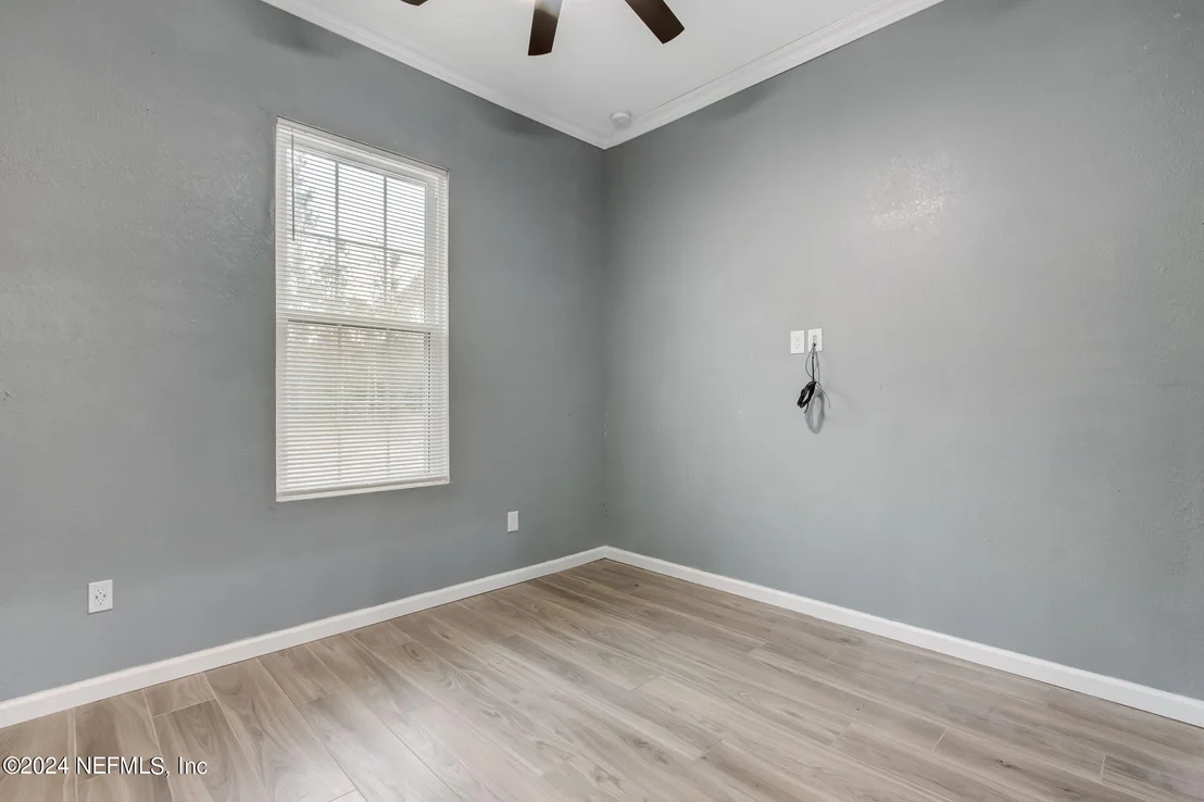 Photo of 574 W RIVER Road