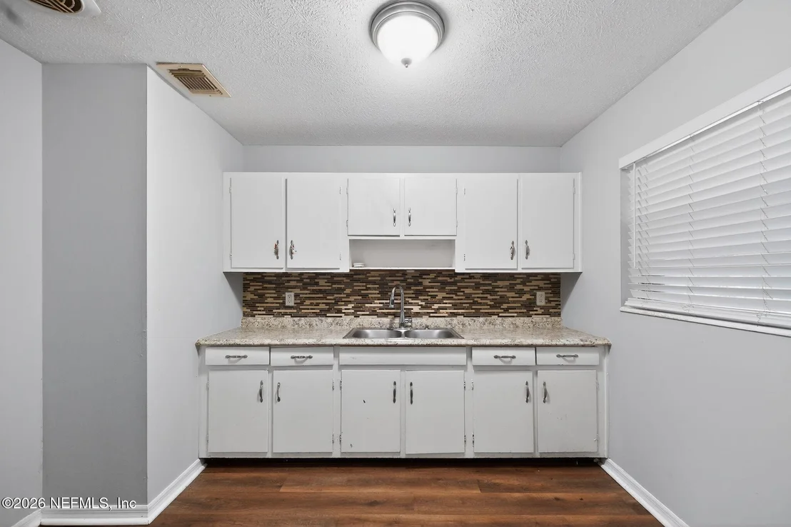 Photo of 8609 OAK LEAF Road