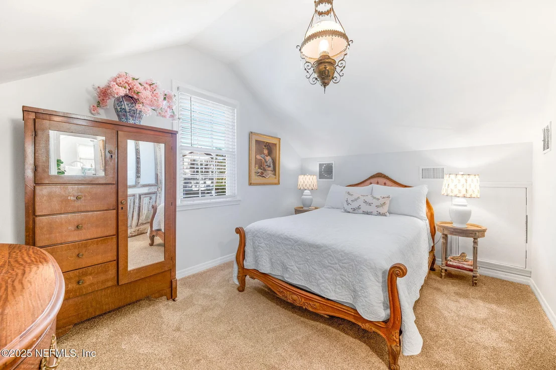 Photo of 42 MAGNOLIA Avenue