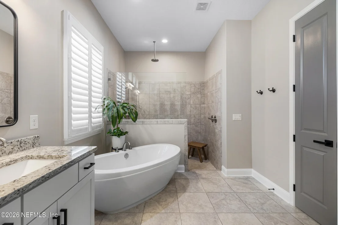Photo of 447 GLENNEYRE Circle