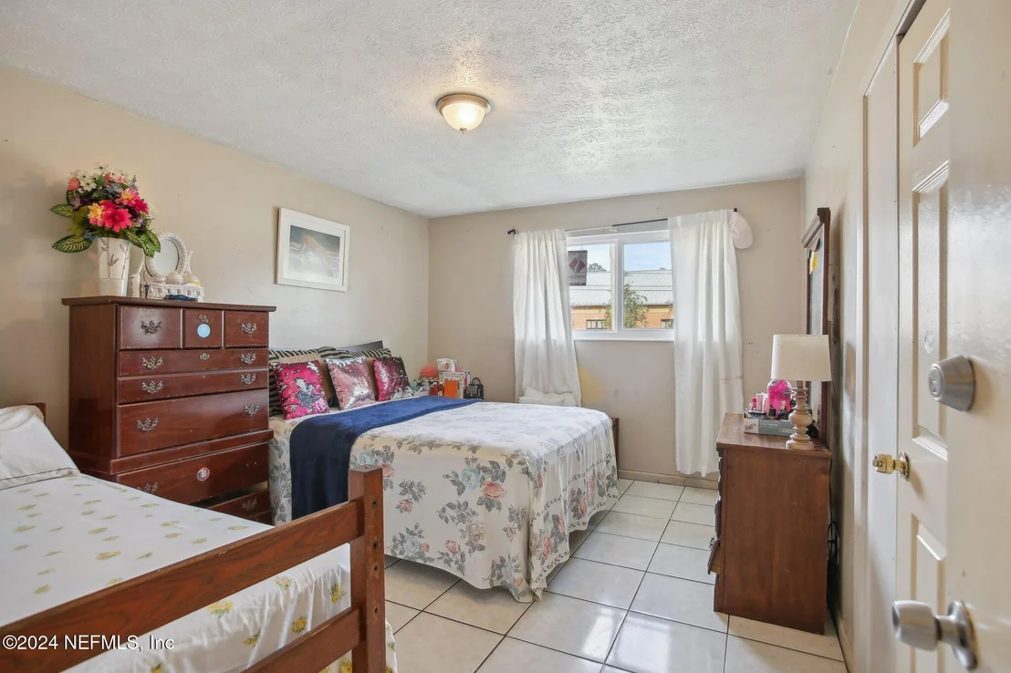 Photo of 5816 MONCRIEF Road