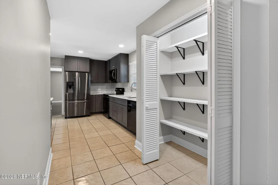 Photo of 8294 COLLINS Road