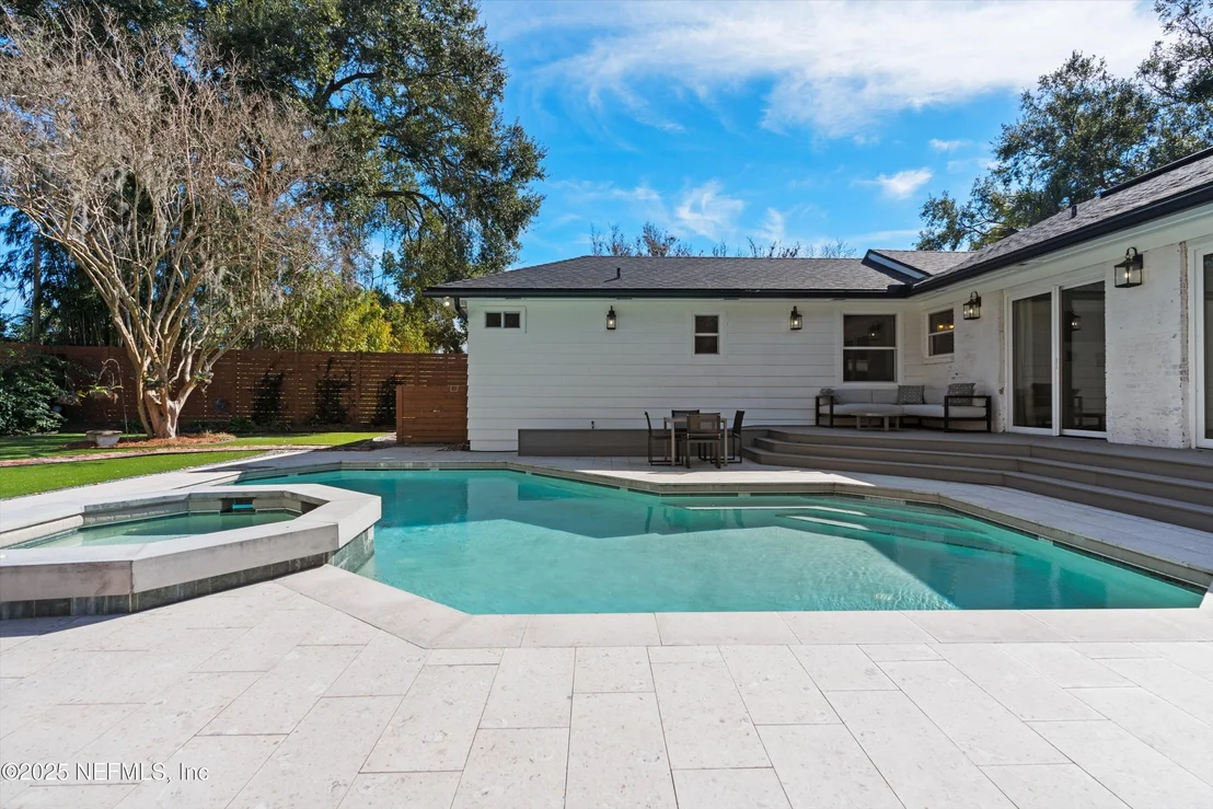 Photo of 2525 LAUREL Road