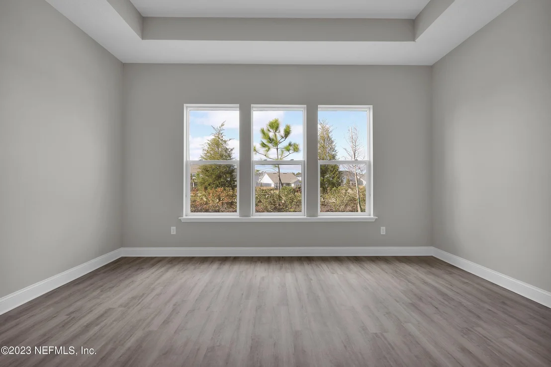 Photo of 162 LOMOND Court