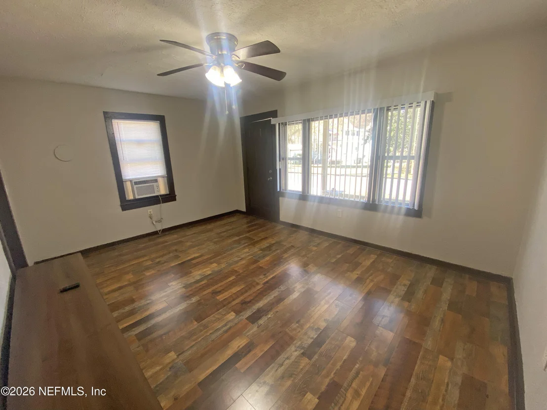 Photo of 401 N CHERRY Street