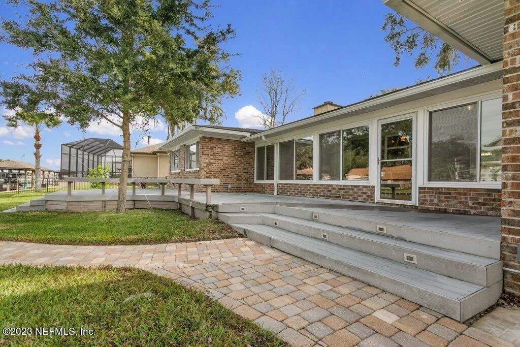 Photo of 241 OAK Drive S