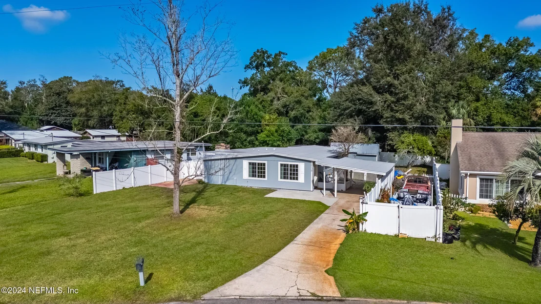 Photo of 1736 LOUVRE Drive