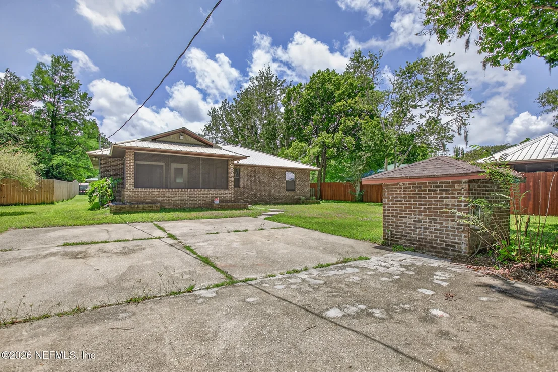 Photo of 407 POMONT Avenue