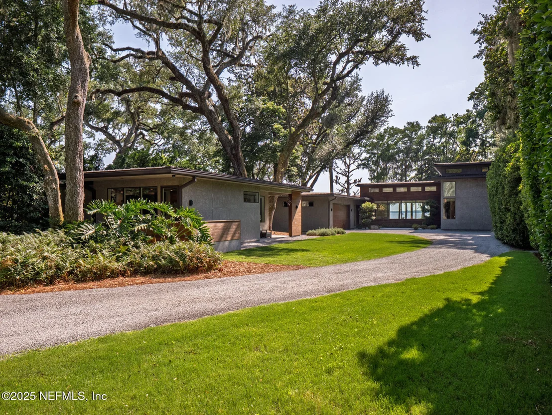 Photo of 842 FRUIT COVE Road