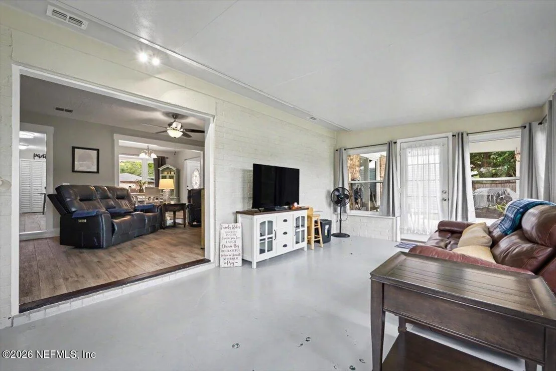 Photo of 1102 MEADOW Drive