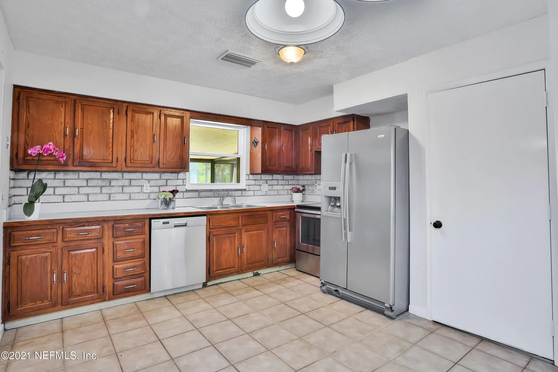 Photo of 141 HOLLYWOOD FOREST Drive