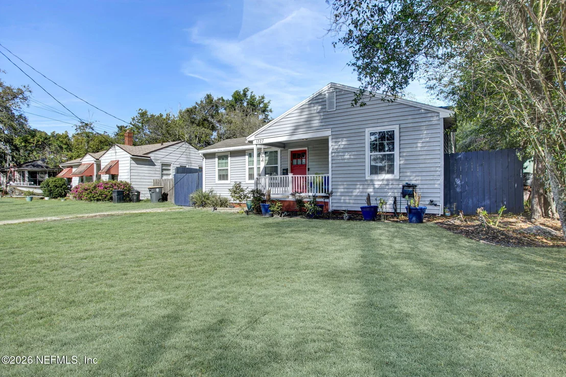 Photo of 1327 MACARTHUR Street