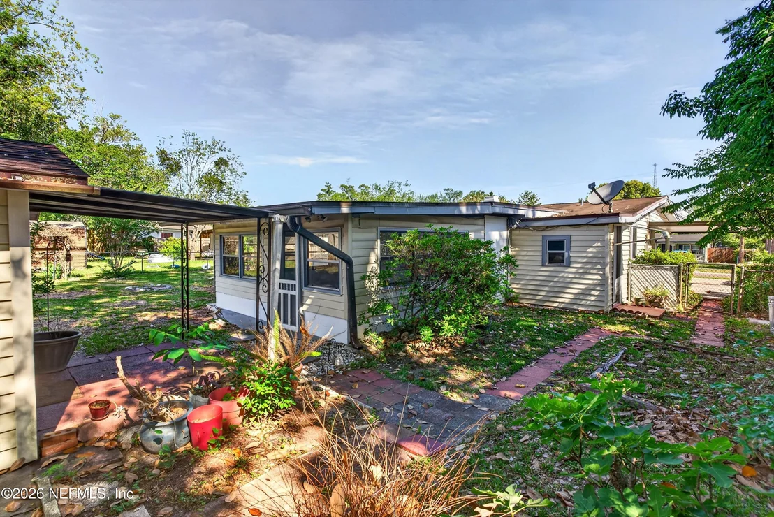Photo of 7638 CREST Drive N