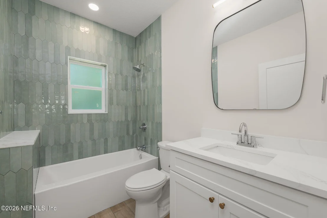 Photo of 886 W 3RD Street