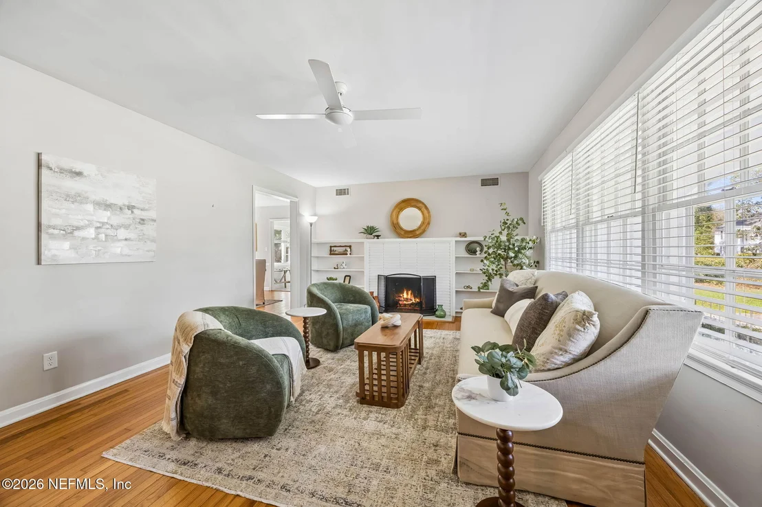 Photo of 4844 ALGONQUIN Avenue
