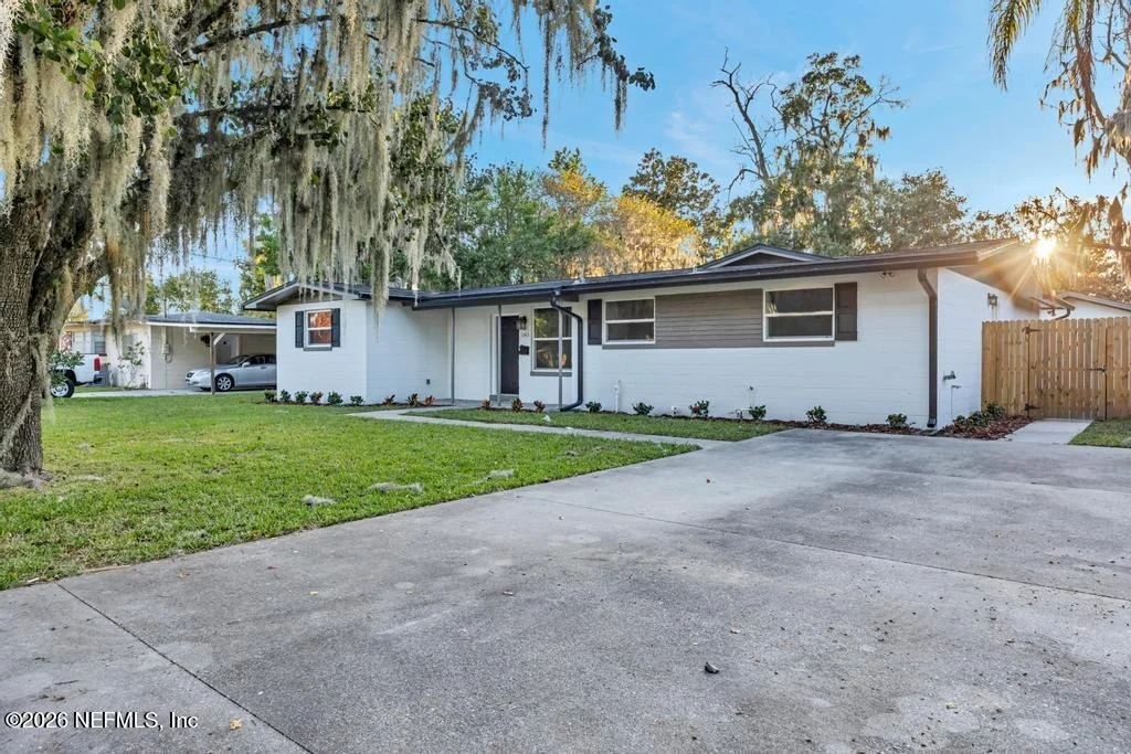 Photo of 1050 GLYNLEA Road