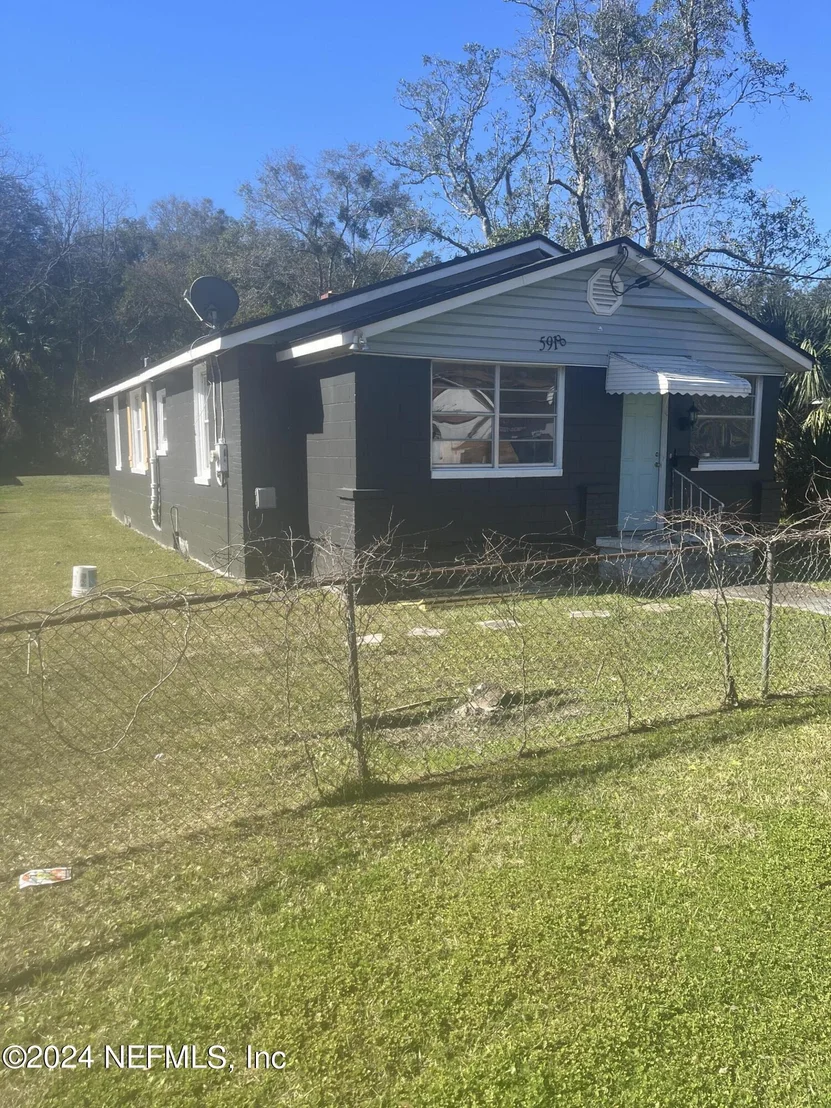 Photo of 5918 MONCRIEF Road