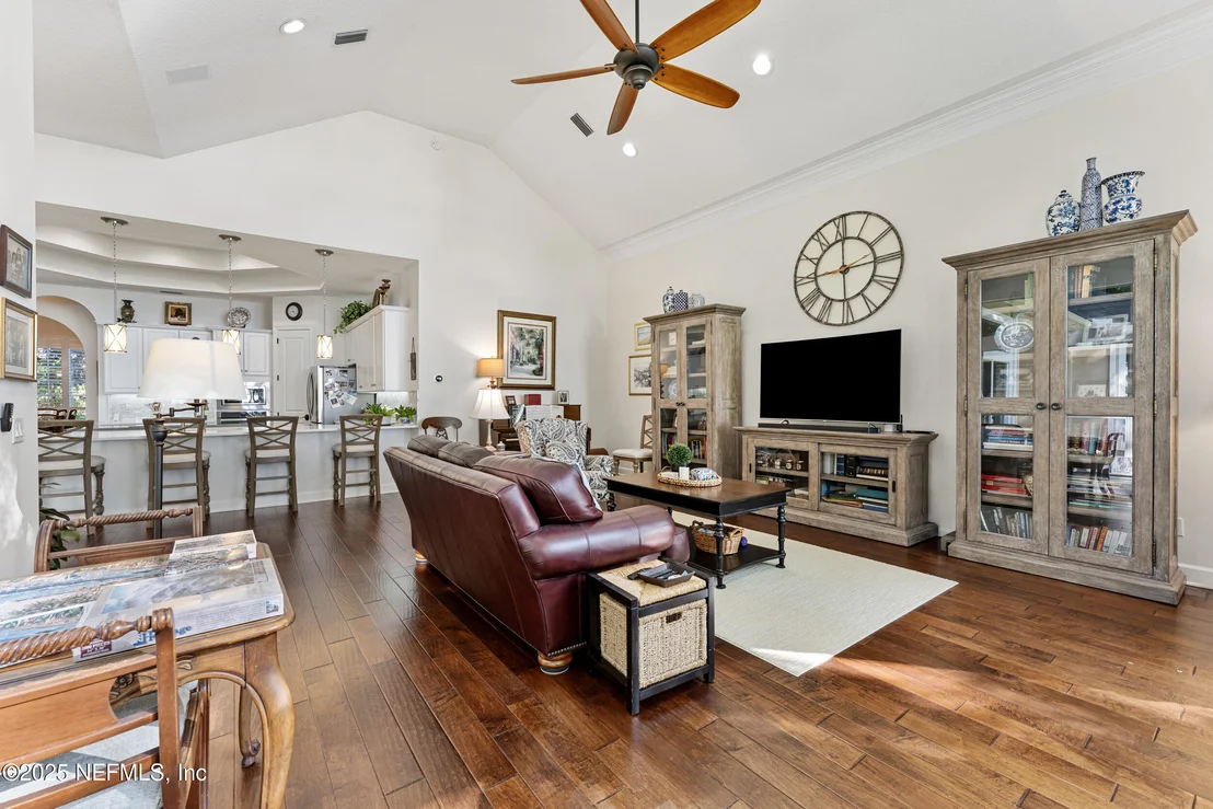 Photo of 686 FREDERIC Drive