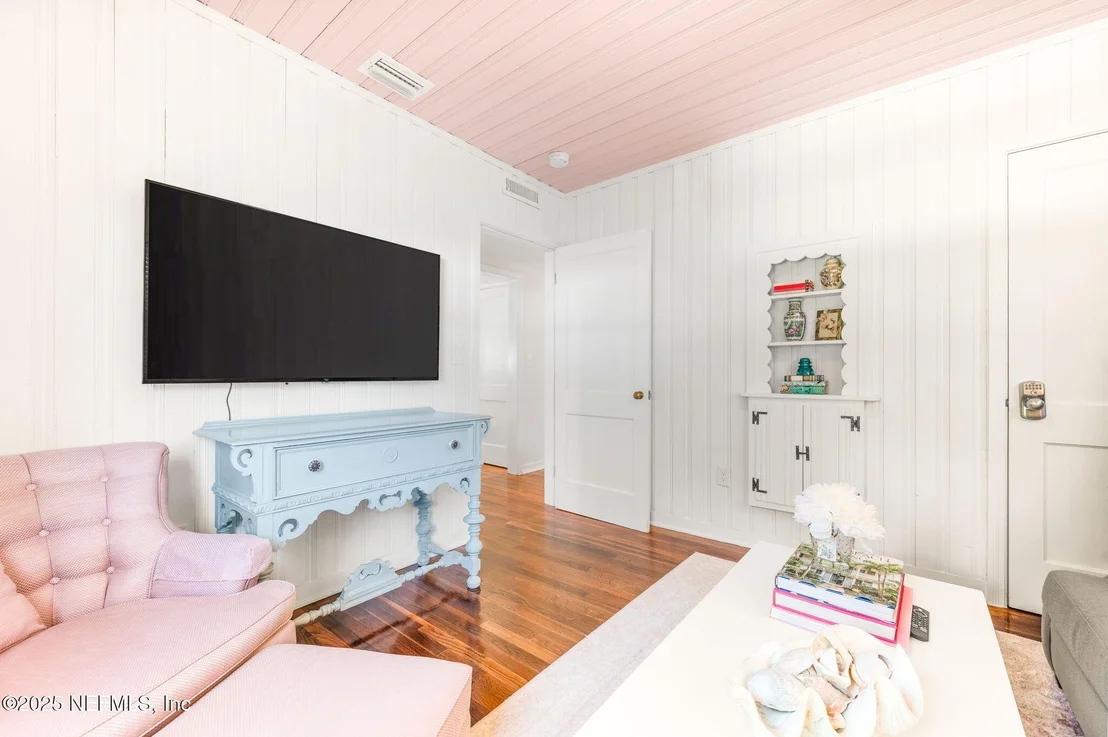 Photo of 42 MAGNOLIA Avenue