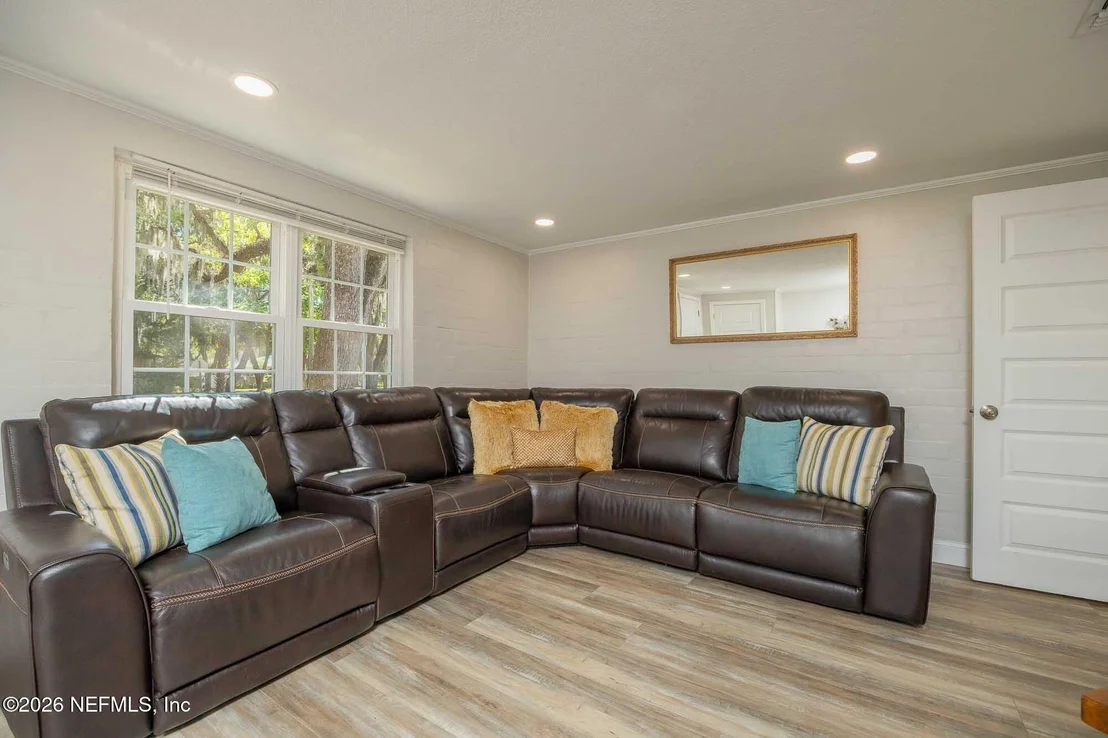 Photo of 6 DOUGLAS Avenue